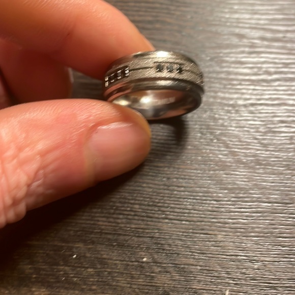 Titanium silver ring 18 stones onyx. Set in a brushed silver with solid accents. - Picture 1 of 3